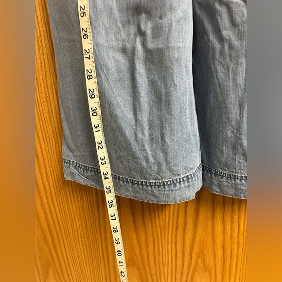 Level 99 Anthropologie light wash - Picture 7 of 9